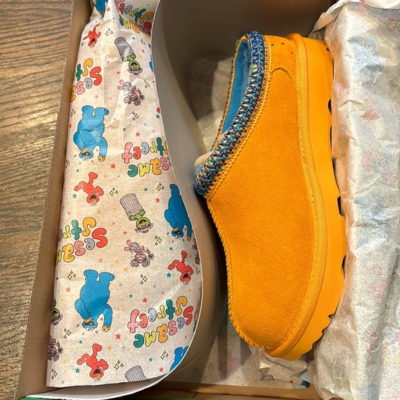 Ugg x Sesame Cookie Monster preschool size Tasman - Picture 7 of 7